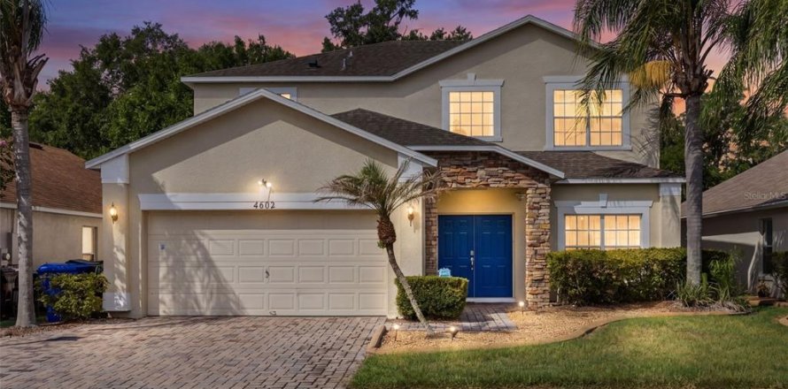 House in Kissimmee, Florida 5 bedrooms, 244.89 sq.m. № 2148483