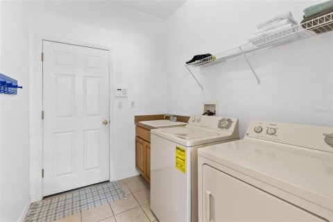 House in Kissimmee, Florida 5 bedrooms, 244.89 sq.m. № 2148483 - photo 19