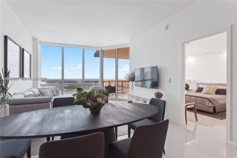 Condo in Miami, Florida, 2 bedrooms  № 2007106 - photo 6