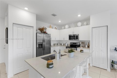 Купить таунхаус в Корал-Спрингс, Флорида 3 спальни, 124.86м2, № 1923781 - фото 18