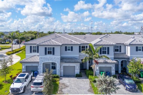 Купить таунхаус в Корал-Спрингс, Флорида 3 спальни, 124.86м2, № 1923781 - фото 1