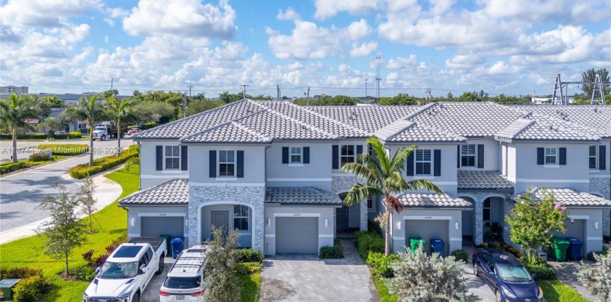 Таунхаус в Корал-Спрингс, Флорида 3 спальни, 124.86м2 № 1923781