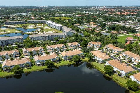 Townhouse in Fort Myers, Florida 3 bedrooms, 151.8 sq.m. № 1326280 - photo 5