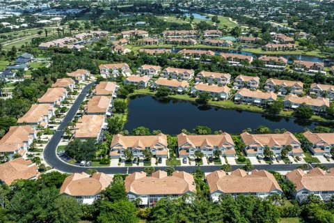 Townhouse in Fort Myers, Florida 3 bedrooms, 151.8 sq.m. № 1326280 - photo 3