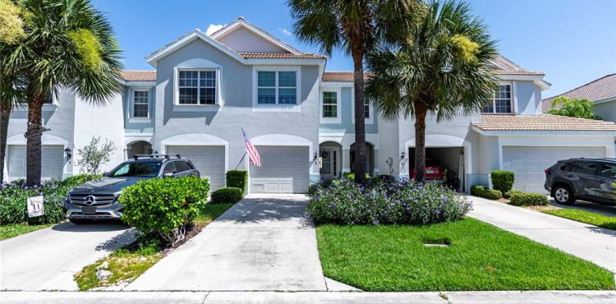 Townhouse in Fort Myers, Florida 3 bedrooms, 151.8 sq.m. № 1326280
