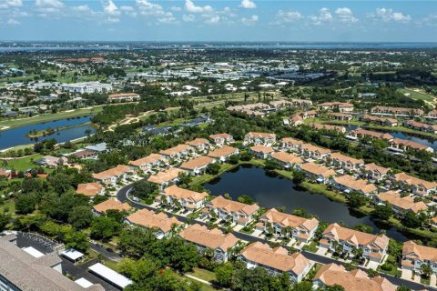 Townhouse in Fort Myers, Florida 3 bedrooms, 151.8 sq.m. № 1326280 - photo 4