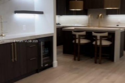 House in Coral Gables, Florida 3 bedrooms, 204.01 sq.m. № 1949501 - photo 2