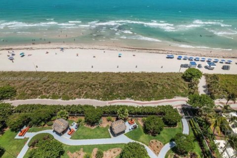 Condo in Miami Beach, Florida, 1 bedroom  № 2022513 - photo 25