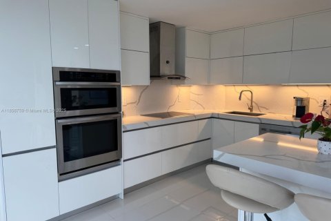 Condo in Miami Beach, Florida, 1 bedroom  № 2022513 - photo 6