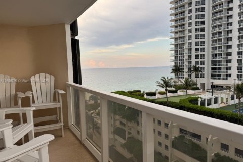 Condo in Miami Beach, Florida, 1 bedroom  № 2022513 - photo 16