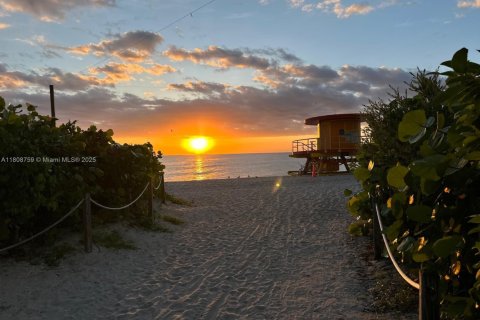 Condo in Miami Beach, Florida, 1 bedroom  № 2022513 - photo 24