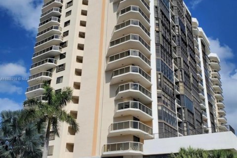 Condo in Miami Beach, Florida, 1 bedroom  № 2022513 - photo 20