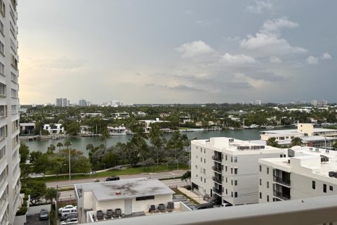 Condo in Miami Beach, Florida, 1 bedroom  № 2022513 - photo 18