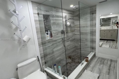 Condo in Miami Beach, Florida, 1 bedroom  № 2022513 - photo 14