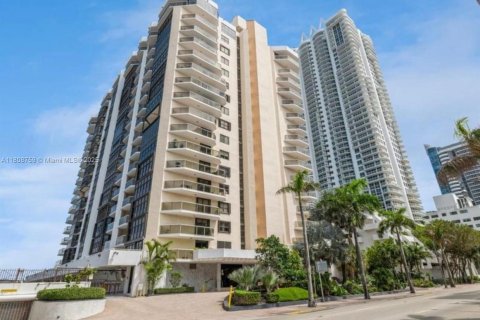 Condo in Miami Beach, Florida, 1 bedroom  № 2022513 - photo 21