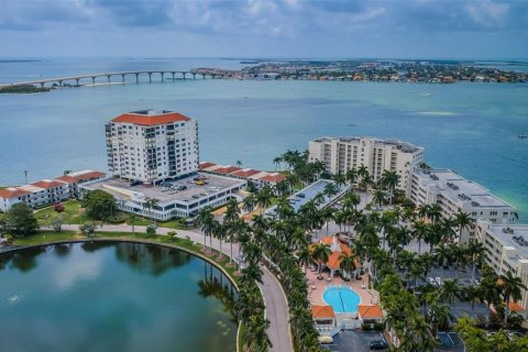 Condo in Saint Petersburg, Florida, 2 bedrooms  № 1871095 - photo 6
