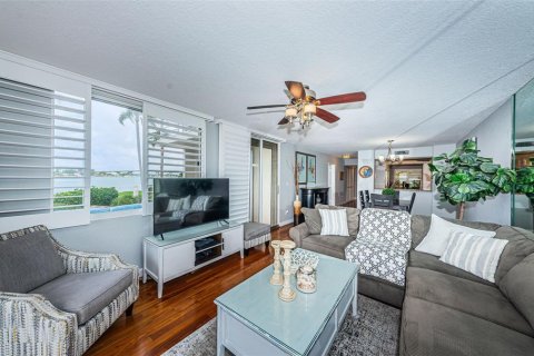 Condo in Saint Petersburg, Florida, 2 bedrooms  № 1871095 - photo 14