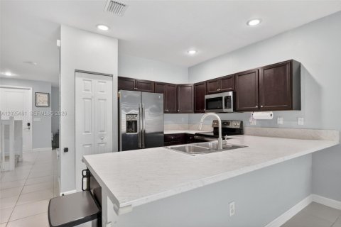 Touwnhouse à vendre à Homestead, Floride: 3 chambres, 141.58 m2 № 2186094 - photo 10