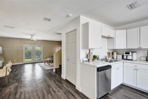 Touwnhouse à louer à North Lauderdale, Floride: 2 chambres, 115.38 m2 № 1936181 - photo 5