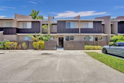 Touwnhouse à louer à North Lauderdale, Floride: 2 chambres, 115.38 m2 № 1936181 - photo 1