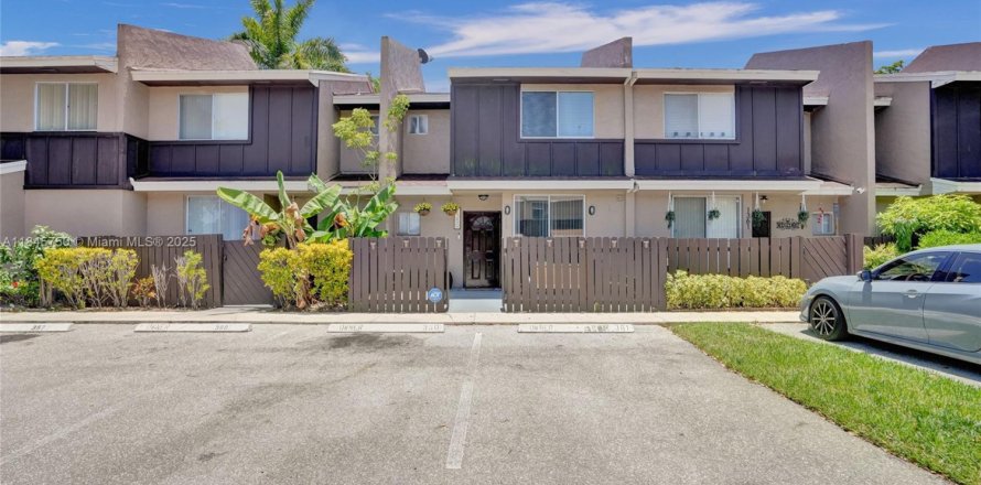 Touwnhouse à North Lauderdale, Floride 2 chambres, 115.38 m2 № 1936181