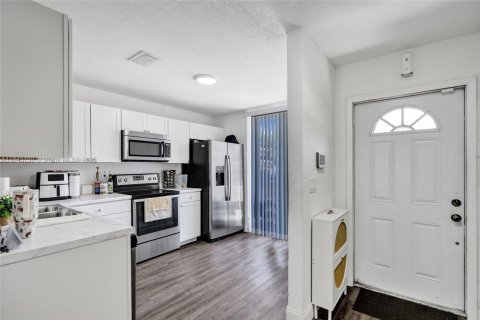 Touwnhouse à louer à North Lauderdale, Floride: 2 chambres, 115.38 m2 № 1936181 - photo 8