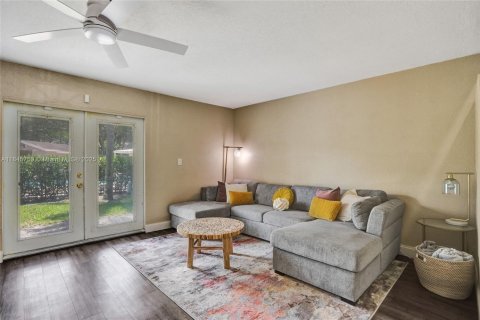 Touwnhouse à louer à North Lauderdale, Floride: 2 chambres, 115.38 m2 № 1936181 - photo 12