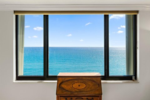 Condo in Juno Beach, Florida, 2 bedrooms  № 2184647 - photo 22
