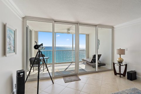 Condo in Juno Beach, Florida, 2 bedrooms  № 2184647 - photo 15
