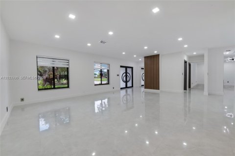 House in Palmetto Bay, Florida 4 bedrooms, 225.38 sq.m. № 2073733 - photo 5