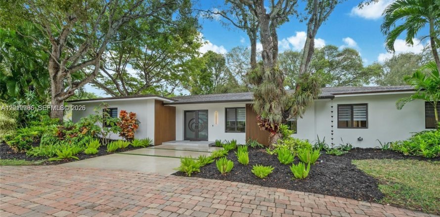 House in Palmetto Bay, Florida 4 bedrooms, 225.38 sq.m. № 2073733