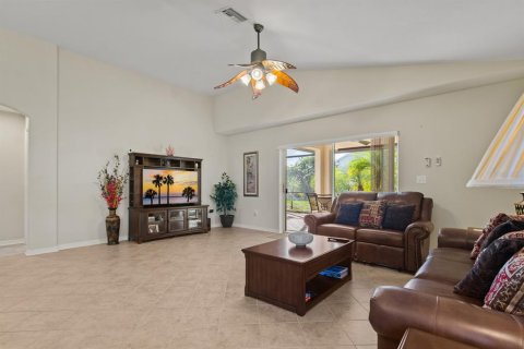 House in Land O' Lakes, Florida 3 bedrooms, 169.08 sq.m. № 2098106 - photo 11