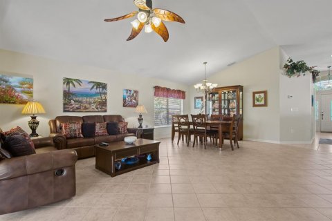 House in Land O' Lakes, Florida 3 bedrooms, 169.08 sq.m. № 2098106 - photo 10