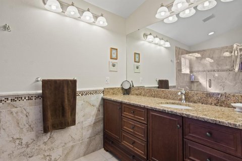 House in Land O' Lakes, Florida 3 bedrooms, 169.08 sq.m. № 2098106 - photo 25