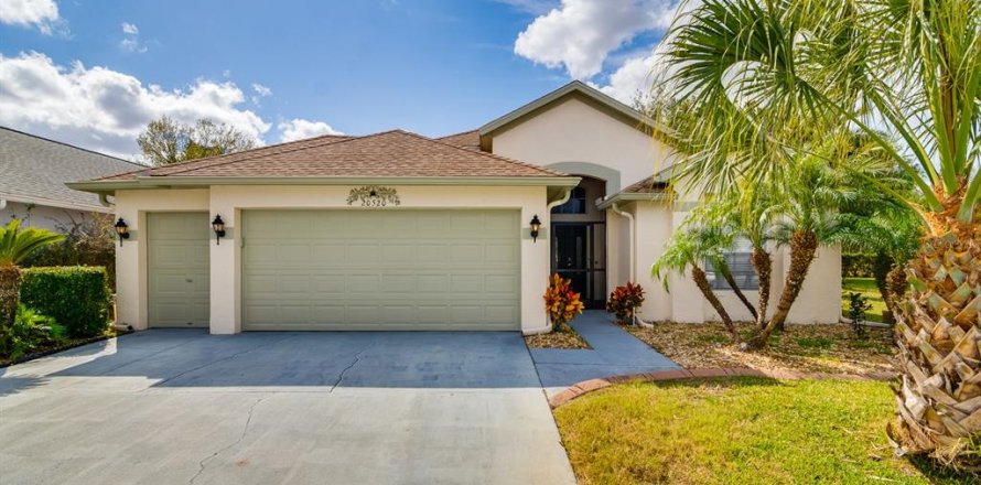 House in Land O' Lakes, Florida 3 bedrooms, 169.08 sq.m. № 2098106
