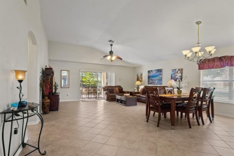 House in Land O' Lakes, Florida 3 bedrooms, 169.08 sq.m. № 2098106 - photo 12
