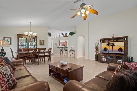 House in Land O' Lakes, Florida 3 bedrooms, 169.08 sq.m. № 2098106 - photo 9