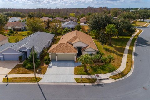 House in Land O' Lakes, Florida 3 bedrooms, 169.08 sq.m. № 2098106 - photo 2