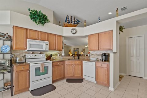 House in Land O' Lakes, Florida 3 bedrooms, 169.08 sq.m. № 2098106 - photo 14