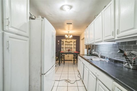 House in Apopka, Florida 3 bedrooms, 110.46 sq.m. № 1905803 - photo 11
