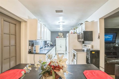 House in Apopka, Florida 3 bedrooms, 110.46 sq.m. № 1905803 - photo 9
