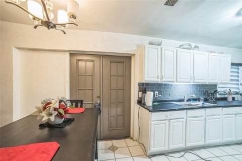 House in Apopka, Florida 3 bedrooms, 110.46 sq.m. № 1905803 - photo 8