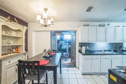 House in Apopka, Florida 3 bedrooms, 110.46 sq.m. № 1905803 - photo 3
