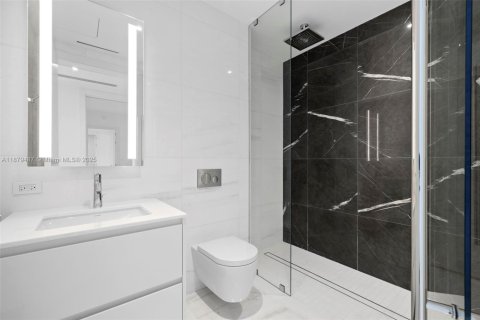 Condo in Miami, Florida, 2 bedrooms  № 2052744 - photo 25