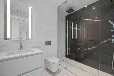 Condo in Miami, Florida, 2 bedrooms  № 2052744 - photo 24