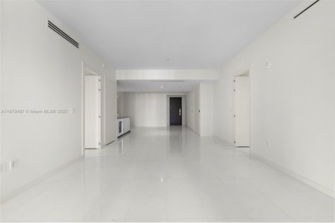 Condo in Miami, Florida, 2 bedrooms  № 2052744 - photo 18