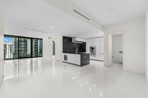 Condo in Miami, Florida, 2 bedrooms  № 2052744 - photo 3