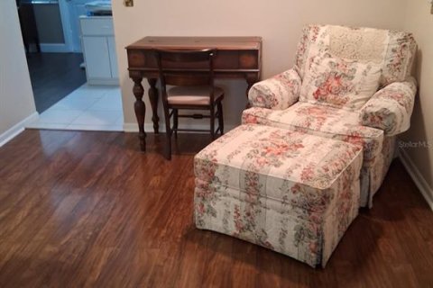 Condo in Pinellas Park, Florida, 1 bedroom № 2122896 - photo 3