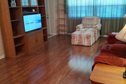 Condo in Pinellas Park, Florida, 1 bedroom № 2122896 - photo 4