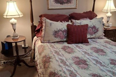 Condo in Pinellas Park, Florida, 1 bedroom № 2122896 - photo 11
